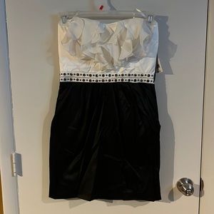 Black and white strapless dress size 9 NWT